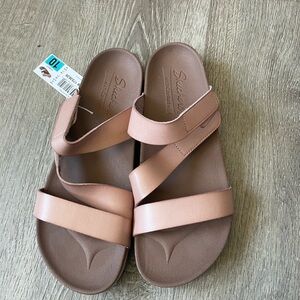 New woman’s sandals size 10